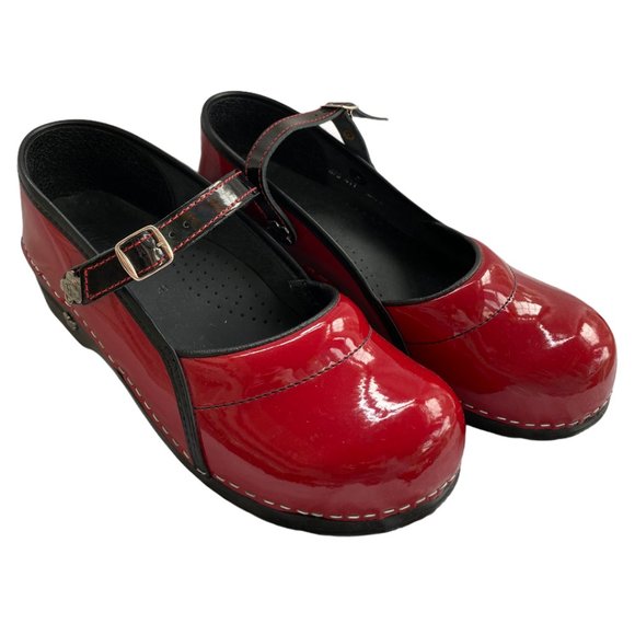 sanita red patent leather clogs